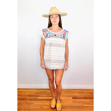Oaxacan Bird Blouse // vintage off white cotton woven boho hippie Mexican hand embroidered dress hippy tunic // S/M 