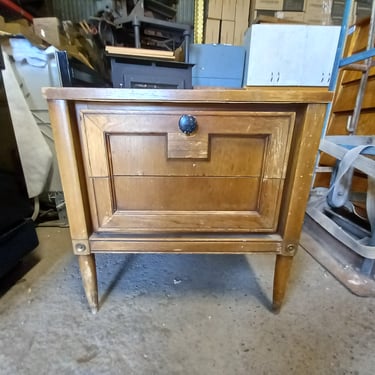 Vintage Side Table, 23.125 x 15.125 x 23.675