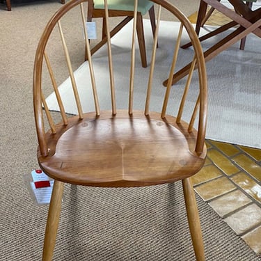 Artisan Captain’s Chair<br />Natural Cherry<br />L 20.5 x H 17.5 x Seat Height 17.5