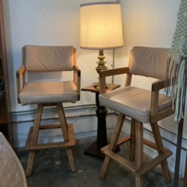 Bar Chair with Armrests