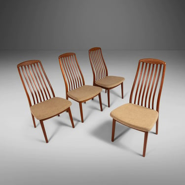 Set of Four (4) Ergonomic Contoured Dining Chairs by Shou Andersen in Teak Wood and Original Oatmeal Fabric, Denmark, c. 1970s 