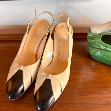 Vintage Ferragamo Slingback Pumps Size 7 Beige & Black 