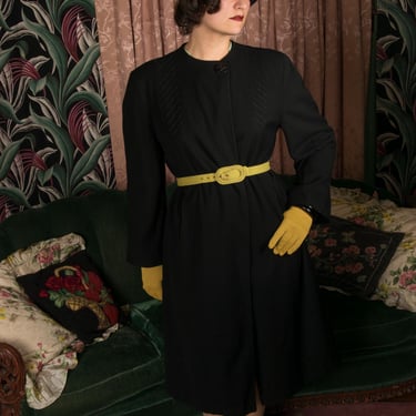 1940s Coat - Versatile Vintage 40s Woven Wool Swing Coat in Crisp Black with Yoke Details 