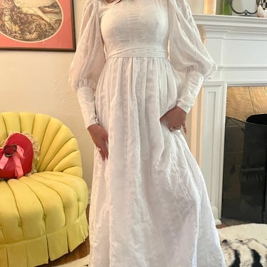 1970s White Eyelet Victorian Revival Wedding Gown size X-Small 