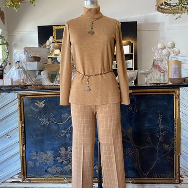 1970s pantsuit, 3 piece set, vintage pantsuit, pants, top and belt, camel turtle neck, plaid pants, flared leg, medium, wool blend, mod, 28 