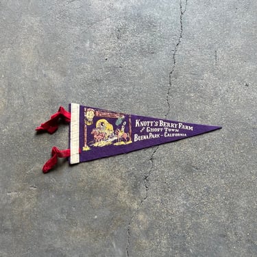 Vintage Knots Berry Farm Buena Park, CA Felt Souvenir Pennant 