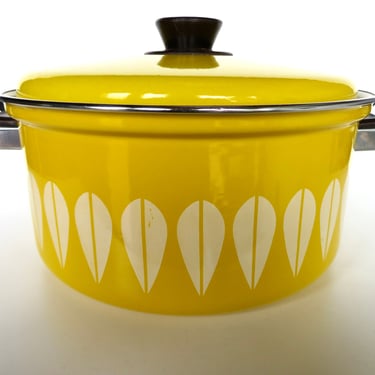 Rare Cathrineholm XL Dutch Oven With Black Handles and Nob, 5 Qt. Yellow And White Lotus Pattern Enamelware Lidded Pot From Norway 