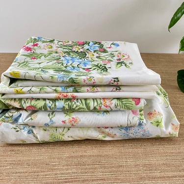 Vintage Pequot Floral Twin Sheet Set (Flat, Fitted & 2 Pillow Cases) 