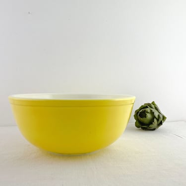 Large Vintage Pyrex Mixing Bowl, Primary Color Bowl 400 Series, Big Yellow Glass Bowl 