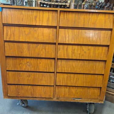 Mid-Century Built-in Dresser 40 x 46.5 x 17.25