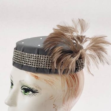 60s Does 20s Flapper Style Cocktail Hat Gray Velvet Rhinestones Feathers / 1960s Pillbox Beanie Hat Jazz Age Roaring Twenties 