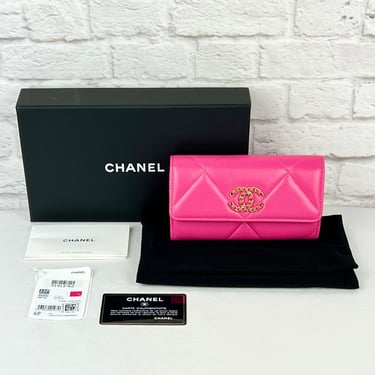 Chanel 19 Flap Medium Wallet , New in Box, Fuschia