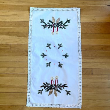 Christmas table runner - hand embroidered in Austria - pinecones berries - 20x38 - 1980s vintage 