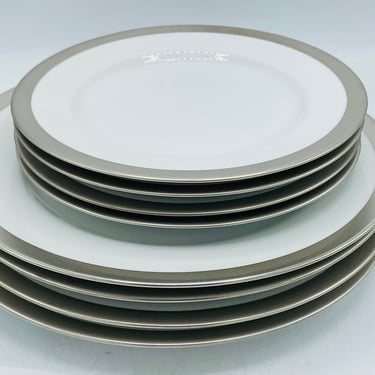 Set of 8-  of Pottery Barn Cosmopolitan 4 each Dinner and Salad Plates 