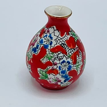 Vintage Toyo Japan Small Miniature Bud Vase Floral Flower Pattern Hand painted Red 