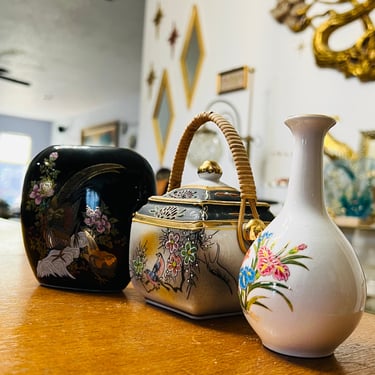 Tiny Japanese Vases and Jar 