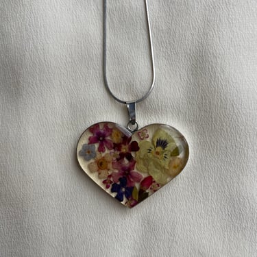 lucite/dried flowers heart pendant necklace N019