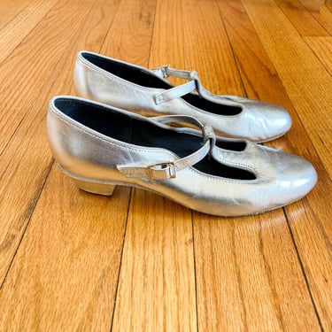 80s Metallic Silver Leather T-Strap Buckle Heel Dance Shoes | Size 6.5 