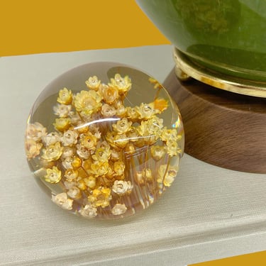 Vintage Paperweight Retro 1970s Bohemian + The Daisyglas Company + Yellow Flowers in Lucite + Round + Desk Decor + Floral Table Decoration 