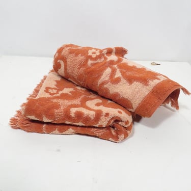 Vintage 70s Set Of 2 Bath Towels Made In USA 