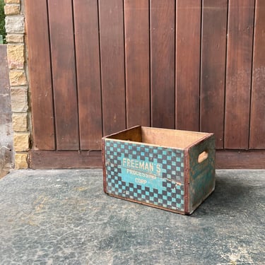 Freeman’s Processing Corp Wooden Crate Vintage Mid-Century Square check pattern 