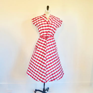 1950's Red and White Gingham Plaid Cotton Taffeta Fit and Flare Day Dress Shirtwaist Style Rockabilly Swing Spring Summer 33' Waist Medium 