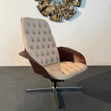 Mid-Century Modern Leather "Mr. Chair" By George Mulhauser For Plycraft