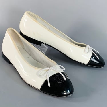 CHANEL Size 9 White Black Color Block Patent Leather Ballet Bow Flats