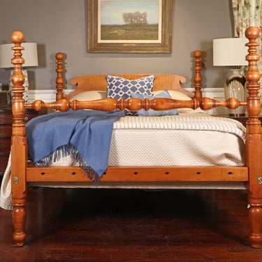 Leonards Ball Top Bed in Tiger Maple, Queen Size with Rams Ear Headboard & Turned Blanket Rail</p#x3E; SKU: LA-6184<p#x3E; </p#x3E;<p#x3E;