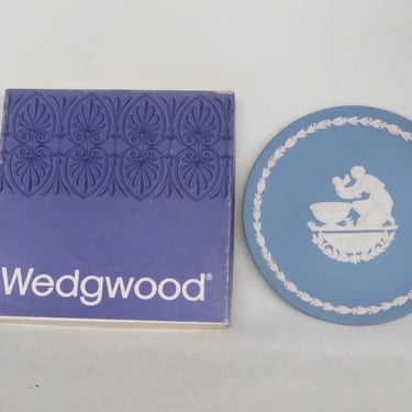 Wedgwood Jasperware Blue Mothers Day 1973 Decorative Plate in a Box 3639B