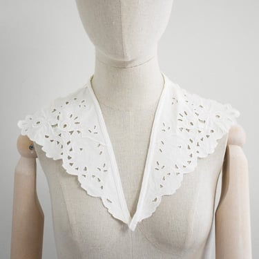 Vintage White Eyelet Lace Collar 