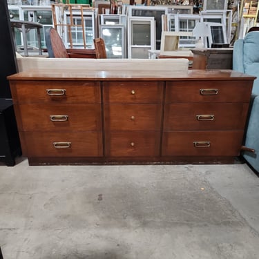 Vintage Stanley Furniture 9-Drawer Dresser