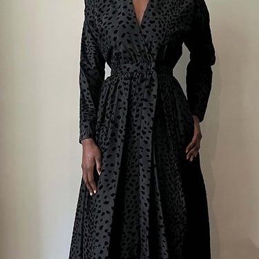 Attrib. Pauline Trigere black velvet flecked taffeta gown/duster 