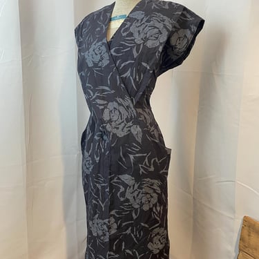 Wrap Dress Dark Floral 1940s style 1980s Vintage Black and Grey Pockets S 