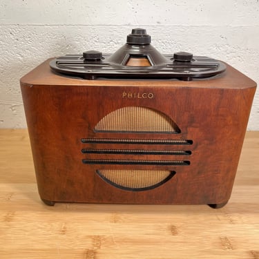 1937 Philco Art Deco AM/Shortwave Radio, Model 37-604C 
