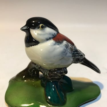 1940s GORT Porcelain Chickadee Bird Figurine made in NJ, bird lover gift, nature decor, bird shelf decor, grandmillennial 