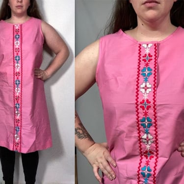 Vintage 60s/70s Plus Size Embroidered Pink House Dress Size XL 