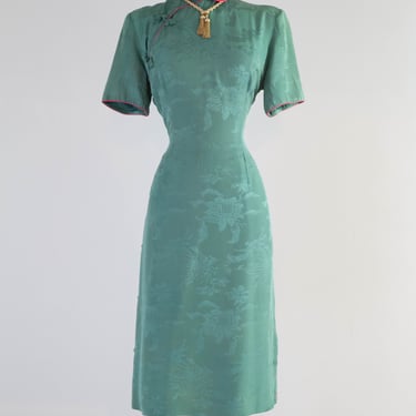 Elegant 1940's Silk Cheongsam in Spearmint Green with Shocking Pink Trim / Medium