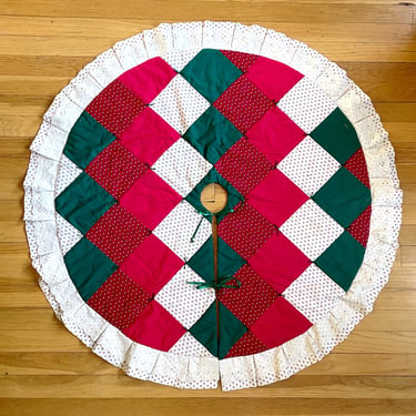 Patchwork Christmas tree skirt - red, green and cream - 1980s vintage 