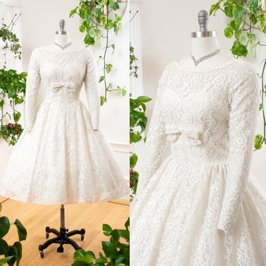 Vintage 1950s 1960s Wedding Dress | 50s 60s Lace White Cream Cupcake Sweetheart Full Skirt Midi Long Sleeve Bridal Gown | medium 
