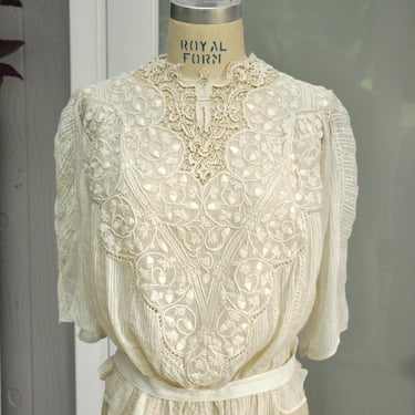 antique 1900s Edwardian white cotton blouse with lace details XS/S 