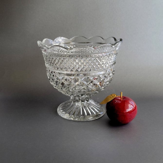 Anchor Hocking Wexford glass compote Vintage pedestal clear glass serving bowl Pressed glass fruit vase Table centerpiece 