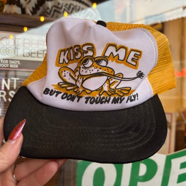 Kiss me trucker hat