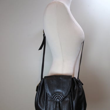 Black Leather Crossbody Purse Fold Over Flap Saddle Bag Vintage 80s Shoulder Bag w Faux Snakeskin Trim Black Handbag Clemente Purse 12 x 10 