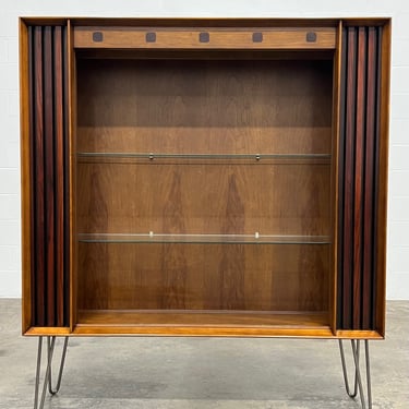 Lane Mid-Century Modern China Cabinet / Bookcase / Display Case With Hairpin Legs 