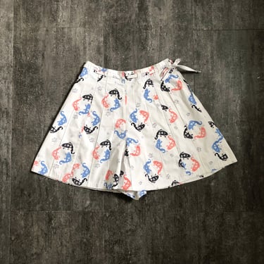 1940s novelty print shorts . 40s shorts . size s to s/m 