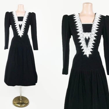 VINTAGE 80s Drop Waist Black Velvet Dress With Crochet Collar | 1980s Dark Gothic Doll Wednesday Long Sleeve Dress | Modest Dress vfg 