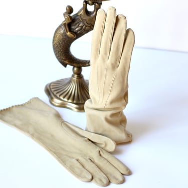 1930s Kid Suede Driving Gloves - Womens Creamy Beige Over The Wrist Vintage Gloves - Size 