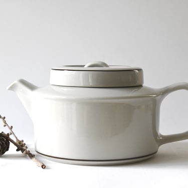 Heikki Orvola for ARABIA Finland Vintage Finella kettle