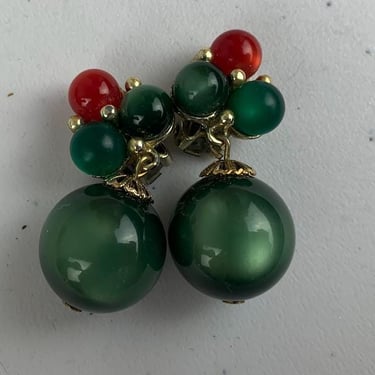 It Draws The Eyes Up - Vintage 1950s 1960s Coro Green Ombre Lucite Ball Drop Earrings 